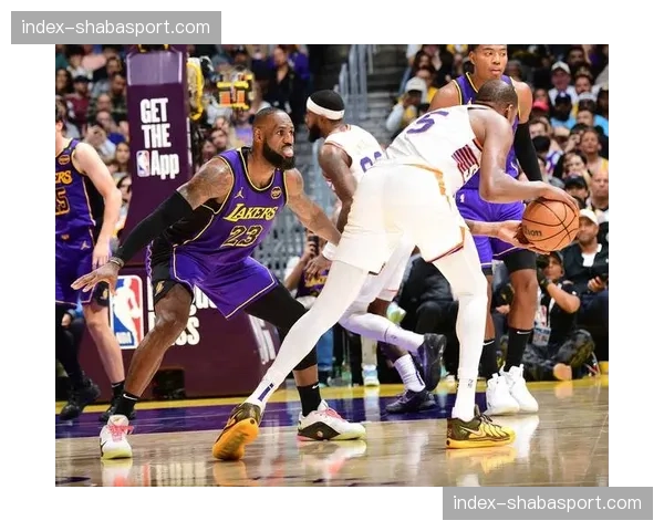 湖人半场落后国王18分,詹姆斯浓眉合计21投仅7中 湖人半场落后国王18分,詹姆斯浓眉合计21投仅7中