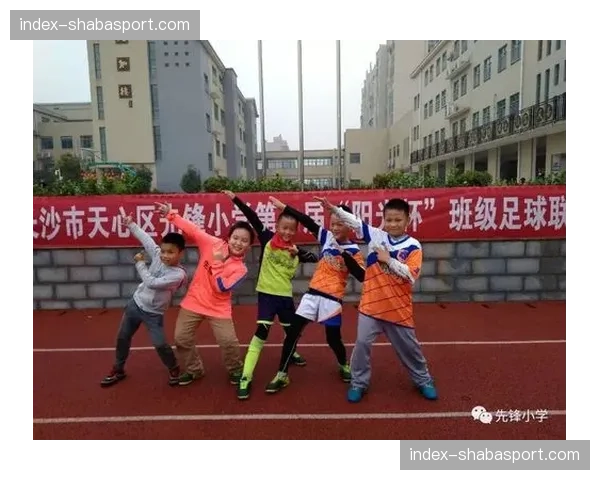 尤文图斯青训学院在都灵当地小学选拔足球人才